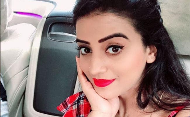 VIDEO: भोजपुरी एक्‍ट्रेस अक्षरा सिंह का कातिलाना अंदाज, इस गाने में दिये शानदार एक्‍सप्रेशंस