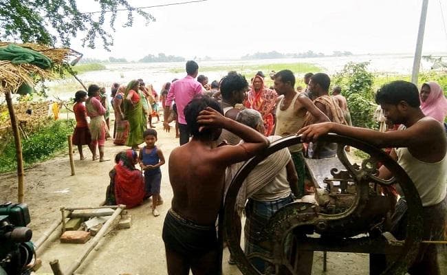 बिहार : नाव पलटने से एक बच्चे की मौत, 3 की स्थिति गंभीर