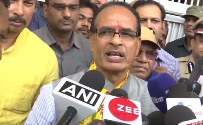 CM शिवराज की जन-आशीर्वाद यात्रा के रथ पर पथराव, नौ कांग्रेसी गिरफ्तार