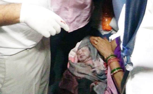 ट्रेन में ही महिला ने जना बच्चा, मौर्य एक्सप्रेस से समस्तीपुर जा रही थी महिला, 45 मिनट तक किऊल में खड़ी रही ट्रेन