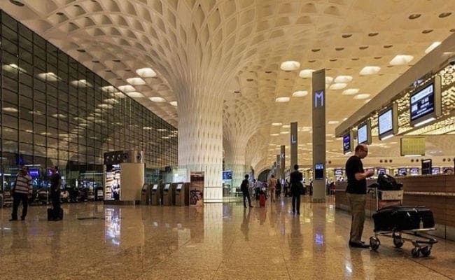 भारत 60 अरब डॉलर के 100 हवाईअड्डों का निर्माण करेगा : सुरेश प्रभु