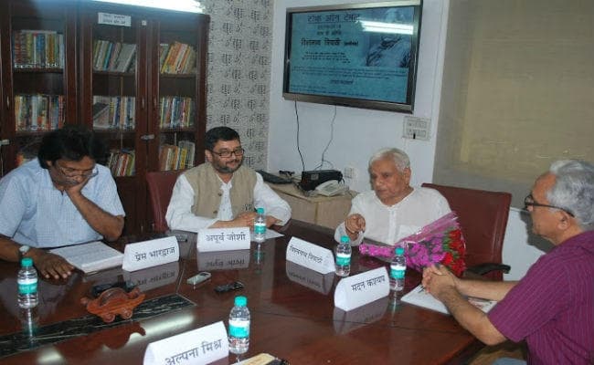 पाखी के  ‘टाॅक-आॅन टेबल’ में विश्वनाथ त्रिपाठी के बिगड़े बोल, बलात्कार में ढूंढ़ा सौंदर्यबोध, फेसबुक पर ट्रोल