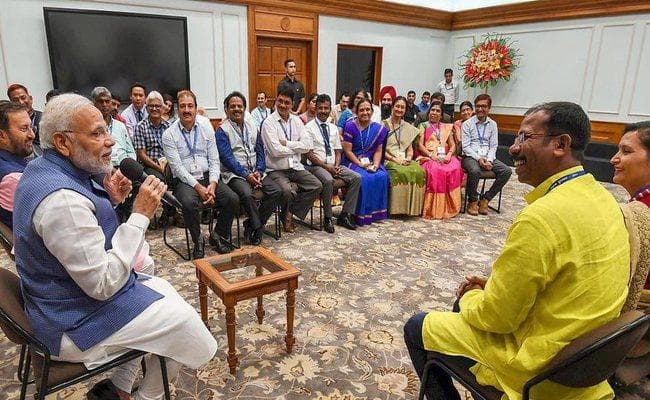 PM मोदी ने शिक्षकों से कहा - विद्यार्थियों की अंतर्निहित शक्ति को बाहर लाने की दिशा में काम करें