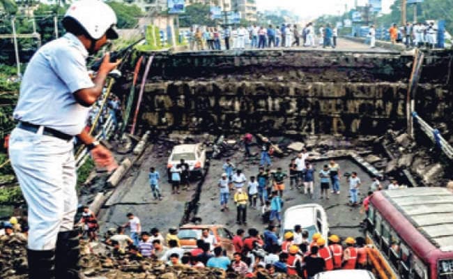 माझेरहाट ब्रिज हादसा : लापरवाही से हुआ है हादसा, कुछ दिन पहले ही ब्रिज को मिला था ‘फिट’ प्रमाण पत्र