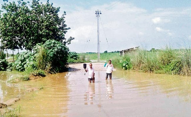 दानापुर : निचले इलाकों में फैल रहा गंगा-सोन का पानी, दहशत