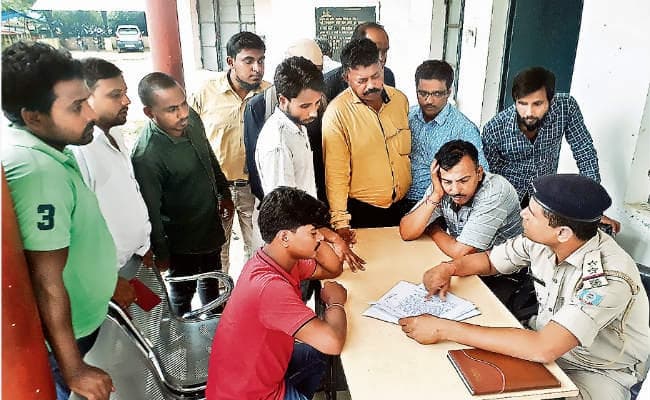 कांके : बोड़ेया में नौकरी का प्रलोभन देकर 200 बेराेजगार युवकों से 80 लाख की ठगी