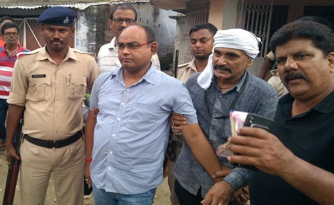 बिहार : 2.57 लाख घूस लेते मनरेगा PO रंगे हाथ गिरफ्तार