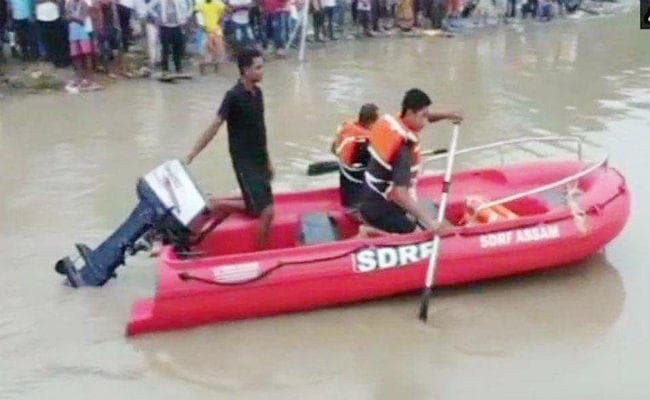ब्रह्मपुत्र नदी में नाव पलटने से 2 व्यक्ति की डूबकर मौत, 26 लापता
