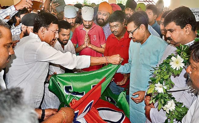 रांची : गामा सिंह को अश्रुपूर्ण विदाई, पंचतत्व में हुए विलीन, अंतिम यात्रा में शामिल हुए पूर्व मुख्यमंत्री मुंडा सहित सांसद व विधायक