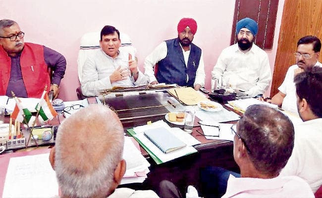 रांची : मदरसा शिक्षकों को बकाया वेतन का भुगतान शीघ्र करें