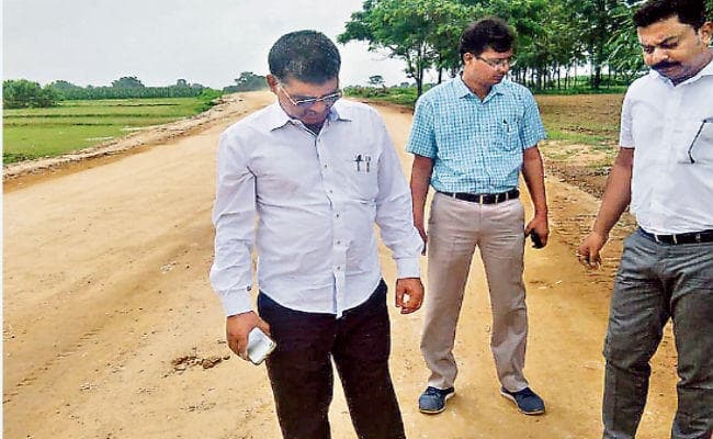 रांची : लोकल मेटेरियल से बन रही है भारी वाहनों के चलने लायक टू लेन सड़क, नीदरलैंड से ली गयी तकनीकी सहायता