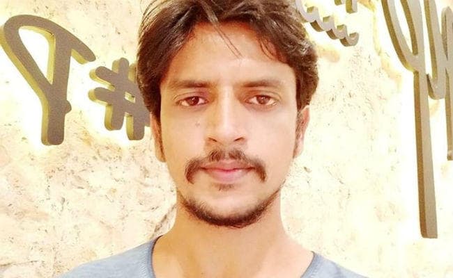 बॉलीवुड में संगीत का जादू बिखेर रहे हैं युवा गीतकार दीपक अग्रवाल