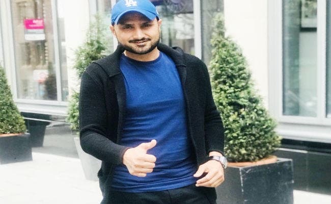 इस युवा खिलाड़ी की अनदेखी पर भड़के हरभजन सिंह, चयनकर्ताओं पर लगाया गंभीर आरोप