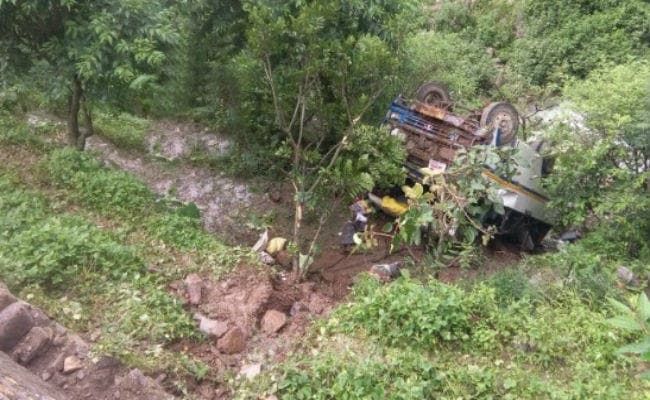 उत्तराखंड : बस 150 मीटर गहरी खाई में गिरी, पांच की मौत, 21 घायल