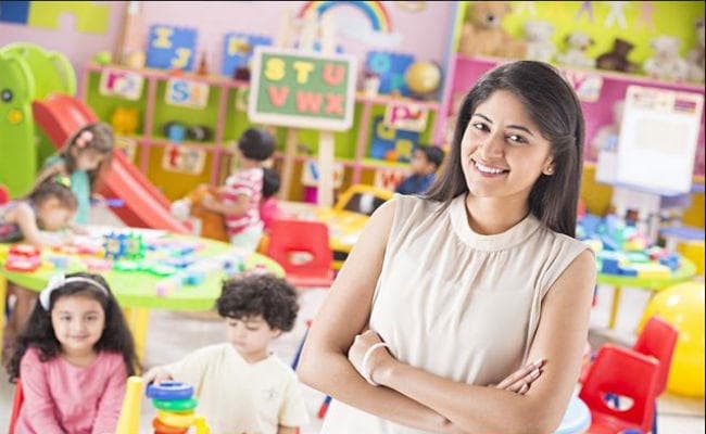 Research : शिक्षण का पेशा अपनाने के लिए शानदार कॉरपोरेट नौकरियां छोड़ रहे युवा