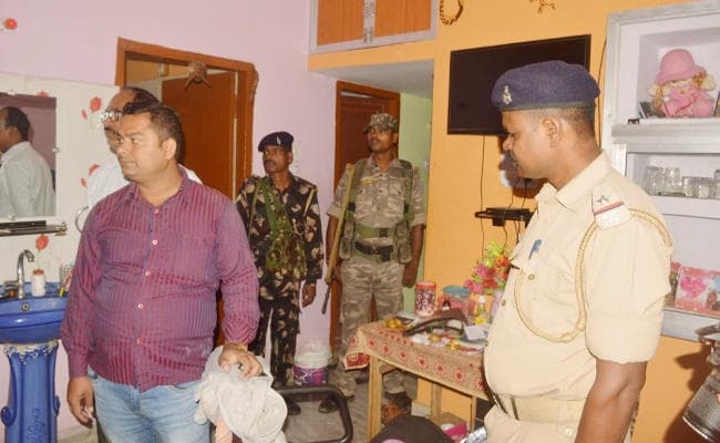 ‘बेहोश’ कर सरकारी शिक्षक के घर से लाखों के जेवर और नकदी ले उड़े चोर
