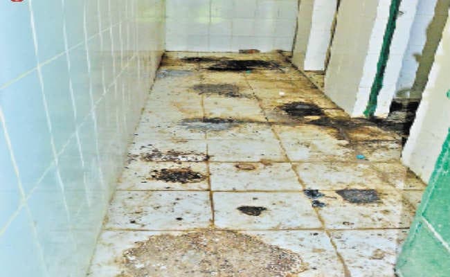 शौचालय निर्माण अधूरा छोड़ की खानापूर्ति