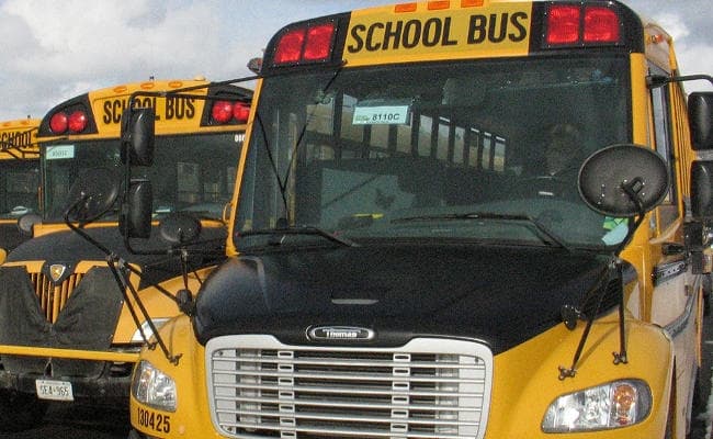 अमेरिका में चलती स्कूल बस का चालक हो गया बेहोश, फिर...