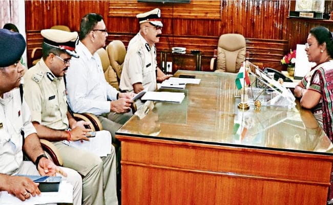 रांची : बढ़ते अपराध से खफा गवर्नर ने पुलिस अफसर को किया तलब, कहा, बेखौफ अपराधी दे रहे चुनौती, व्यवस्था सुधारें डीजीपी