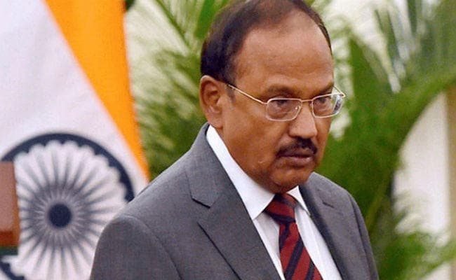 राष्ट्रीय सुरक्षा सलाहकार अजित डोभाल पत्नी के साथ पहुंचे पटना, डीजीपी से की मंत्रणा