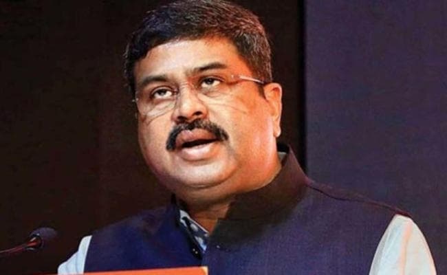 धर्मेंद्र ने पेट्रोल-डीजल की बढ़ती कीमतों पर कही यह बात