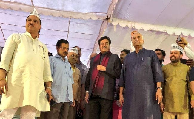 ''''आप'''' की रैली में पहुंचे भाजपा के ''बागी'' यशवंत-शत्रुघ्न, तो केजरीवाल ने दे दिया यह बड़ा ऑफर