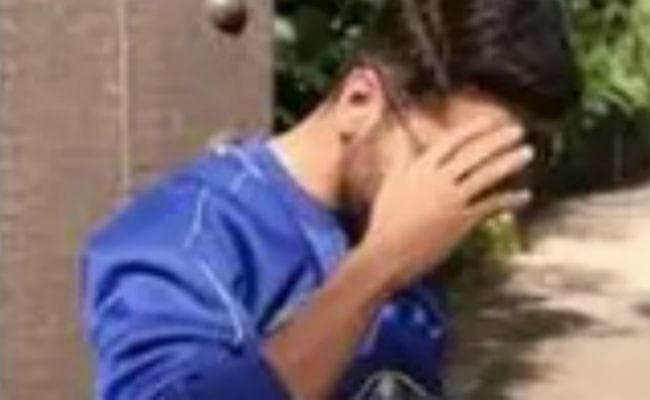 जानें क्यों मुंह छिपाते नजर आये आयुष्मान खुराना, कहा- मत बोलो बधाई हो