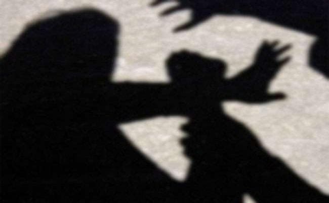 दादी ने 21 वर्षीय सौतेले पोते पर लगाया दुष्कर्म का आरोप, युवक गिरफ्तार