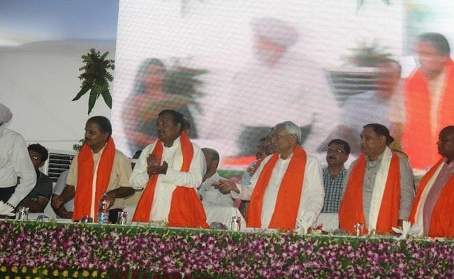 नीतीश ने बहुद्देशीय प्रकाश केंद्र, उद्यान योजना का कार्यारंभ किया