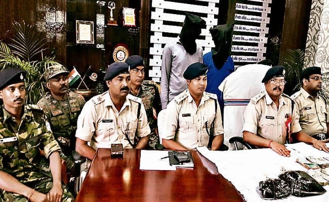 खूंटी : अफीम और चार लाख के साथ तीन तस्कर गिरफ्तार