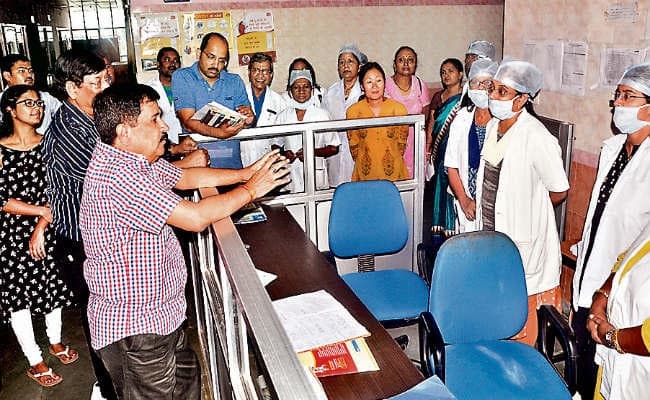 रांची : केंद्रीय टीम के सामने ही फेल हो गयी सदर अस्पताल की यूरिन जांच मशीन