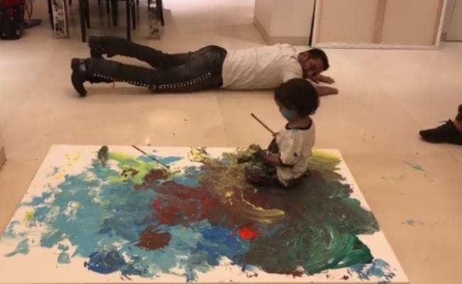 VIDEO: सलमान खान ने आहिल को यूं सिखाई पेटिंग, रंगों में लिपटी दिखी मामा-भांजे की जोड़ी
