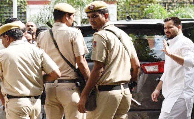 BIHAR : भारत बंद को लेकर सड़क पर उतरे तेजस्वी यादव, केंद्र सरकार पर बोला हमला