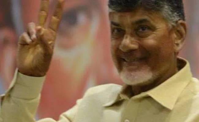 आंध्र प्रदेश ने पेट्रोल-डीजल पर कर दो रुपये घटाया