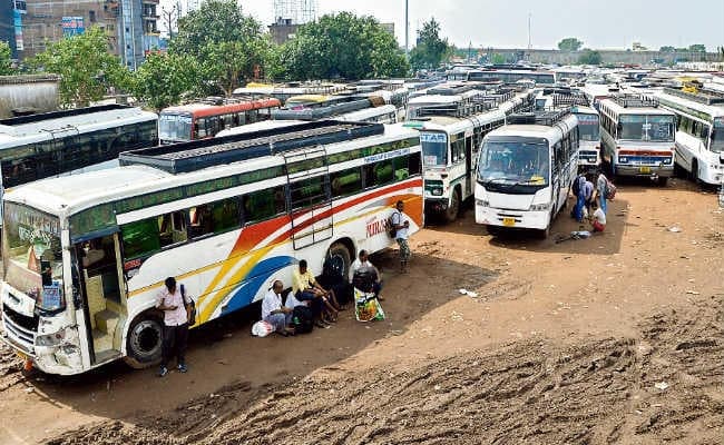 पटना : ट्रेन व फ्लाइट छूटी, बस का इंतजार, यात्रियों को झेलनी पड़ी सबसे अधिक परेशानी