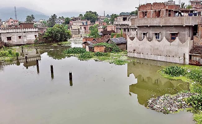 बाढ़ : खतरे के निशान से 101 सेमी ऊपर बह रही गंगा, फसल डूबने से दियारावासी चिंतित