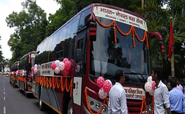 बिहार-नेपाल बस सेवा शुरू, नीतीश कुमार ने दिखाई हरी झंडी