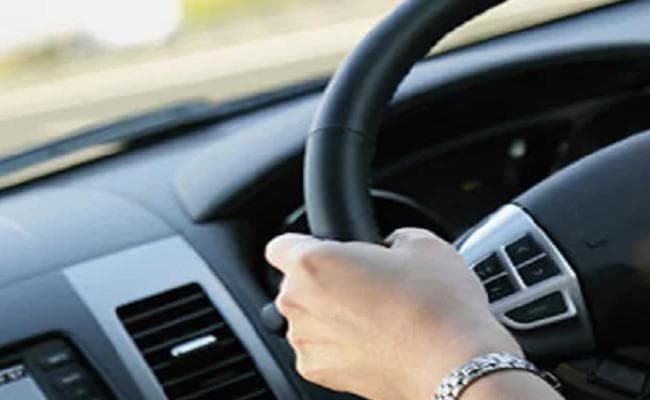 कार चलाते वक्त चालक को आया मिर्गी का दौरा और फिर...