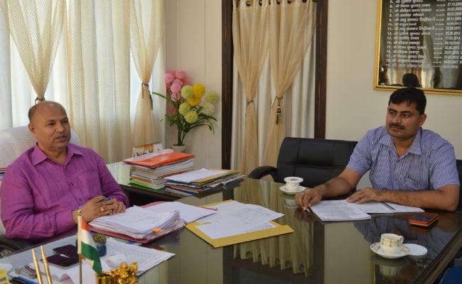 बोले सिमडेगा के उपायुक्त, संपन्न लोग 20 तक लाल कार्ड जमा नहीं करेंगे तो होगा FIR