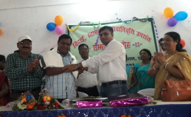 बीईओ को भावभीनी विदाई एवं सेवानिवृत्त शिक्षकों को किया गया सम्मानित