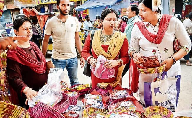 पति की लंबी आयु एवं अखंड सौभाग्य की प्राप्ति का पर्व तीज आज