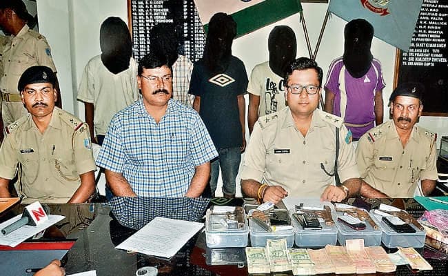 रांची : कांके और नगड़ी बैंक डकैती के पांच अपराधी हथियार के साथ गिरफ्तार