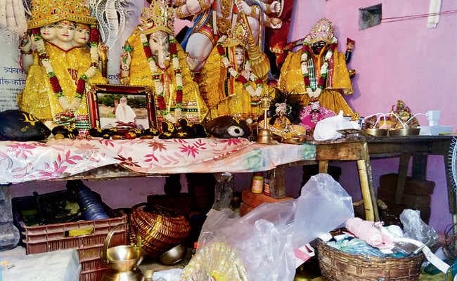 सीवान : सोने की मूर्ति और 80 हजार कैश ले गये डकैत