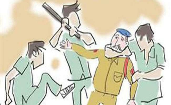 छापेमारी करने गयी पुलिस पर हमला, दारोगा घायल