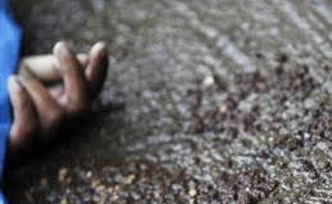 भाई और पिता ने महिला को पत्थर से कुचलकर मार डाला, शव को खेत में फेंका