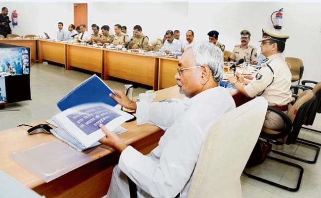 सीएम नीतीश कुमार ने पुलिस को दिया आदेश- सांप्रदायिक तनाव की घटनाओं का हो विश्लेषण, डीएम-एसपी रखें नजर