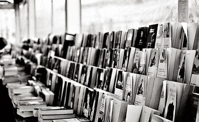 साहित्य-उत्सवों ने हिंदी समाज को लोकतांत्रिक बनाया