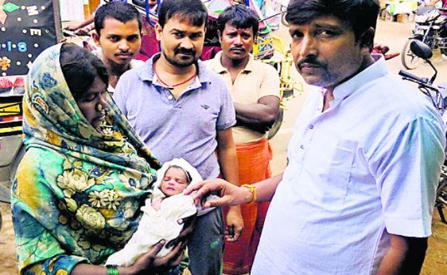 भोजपुर : जन्म देने के बाद बच्चे को खेत में फेंक फरार हुई मां, लोगों की मदद से मिली ममता की छांव
