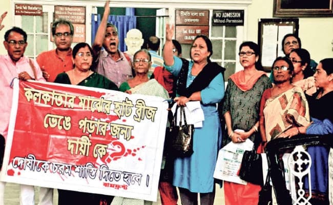 कोलकाता : वामो ने किया वॉकआउट