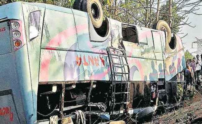 यात्रियों से भरी बस चार बार पलटी मारते हुए 20 फीट खाई में गिरी, मची अफरा-तफरी